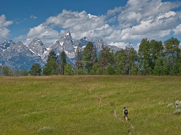 woman-hiking-dd